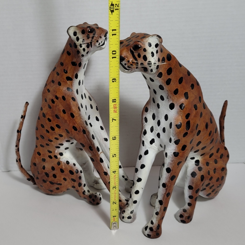 Pair of Regal Cheetah Statues RARE repaired - Picture 12 of 14